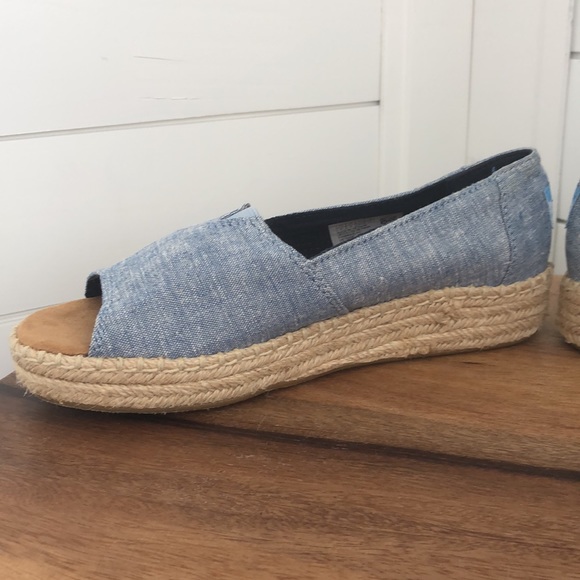 NWOT Toms Open Toe Alpargata Chambray Espadrille. - Picture 10 of 17